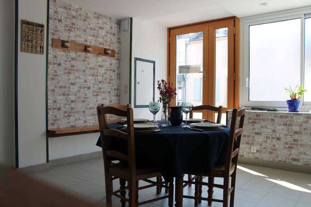 Maison Renovee Atoue Loc Villa Fresnay-sur-Sarthe Exteriör bild